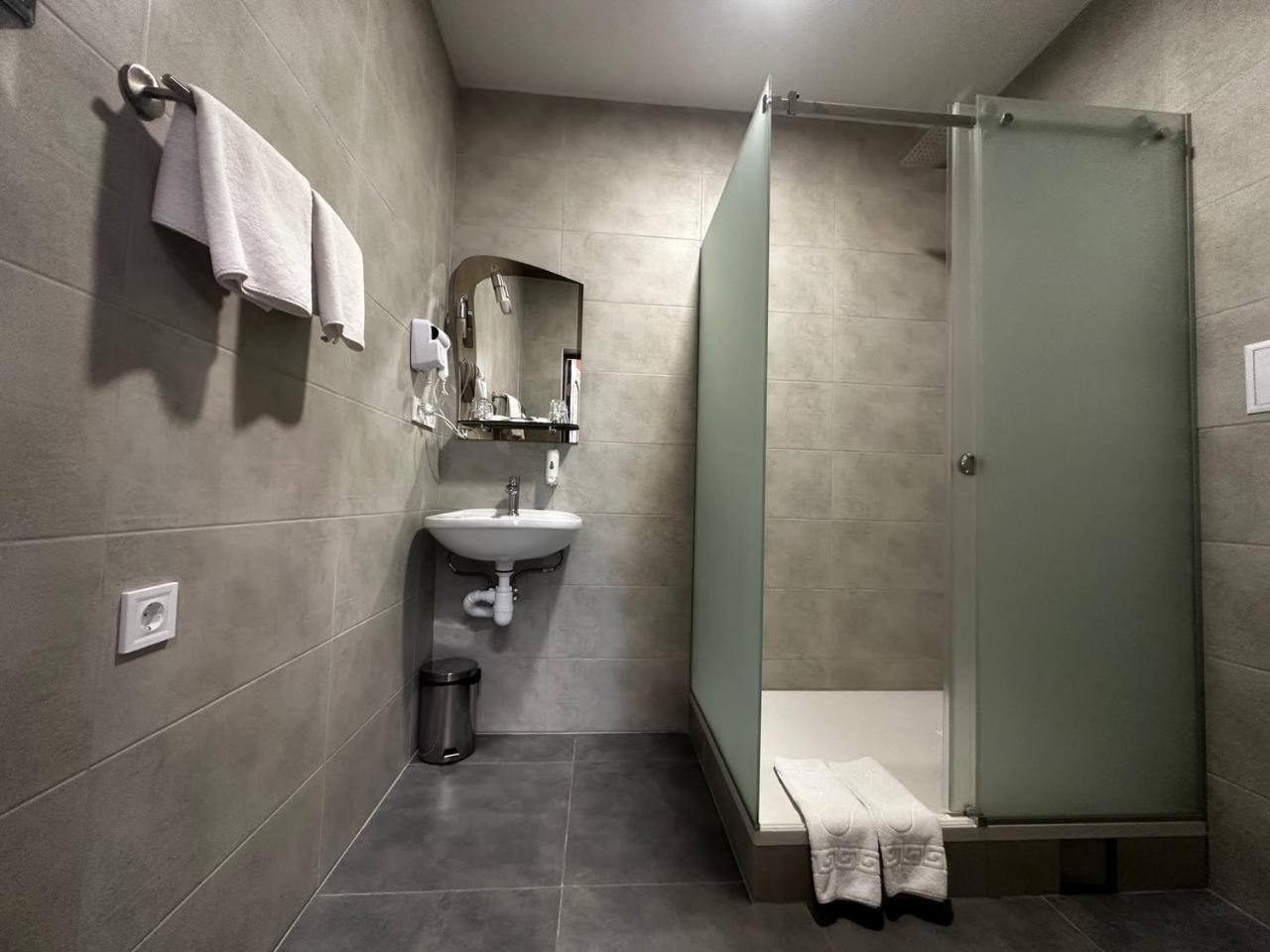 Hotel Express Корпус 2 Kiev Esterno foto